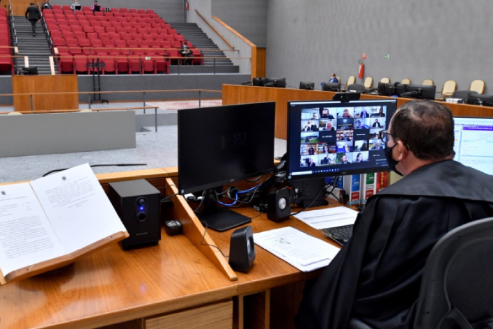 Humberto Martins preside primeira Corte Especial e expressa pesar pelas vítimas da pandemia