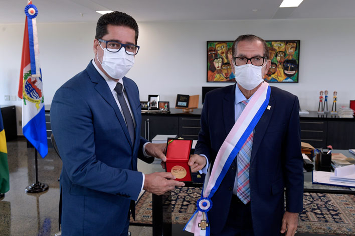 Crise exige união dos três poderes, diz presidente do STJ ao receber homenagem do Legislativo capixaba