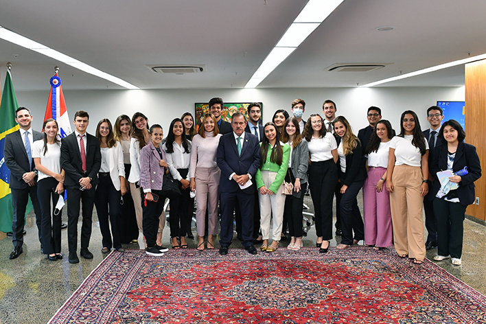 STJ recebe alunos de direito para trocar experiências sobre cidadania