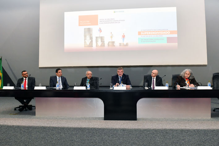 Seminário reúne especialistas para discutir tratamento do consumidor superendividado e a Lei 14.181/2021