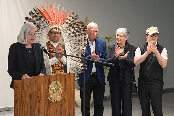Exposição de Sebastião Salgado é inaugurada no STJ; fotos passam a fazer parte do acervo do tribunal