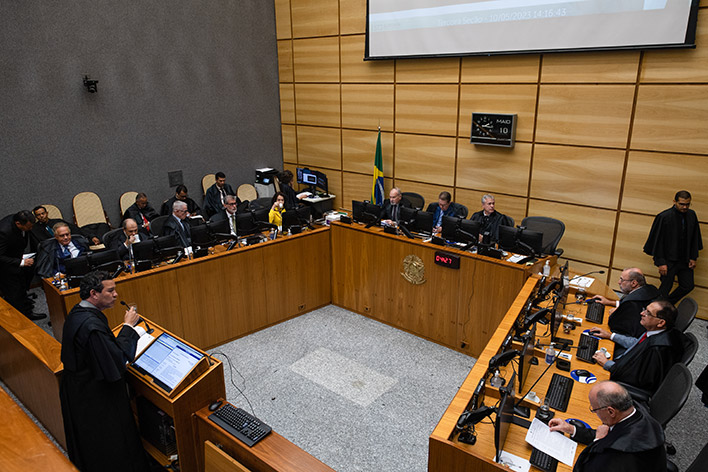 STJ vê falha grave em reconhecimento fotográfico e manda soltar porteiro acusado em 62 processos